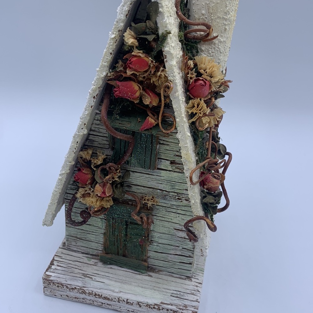Goya’s Fairytale Creations Primitive Wood Detailed Rose Vine A Frame Cottage